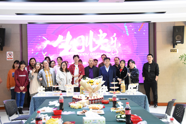 “感恩有你，携手同行”！新利在线举办2022年一季度员工集体生日会