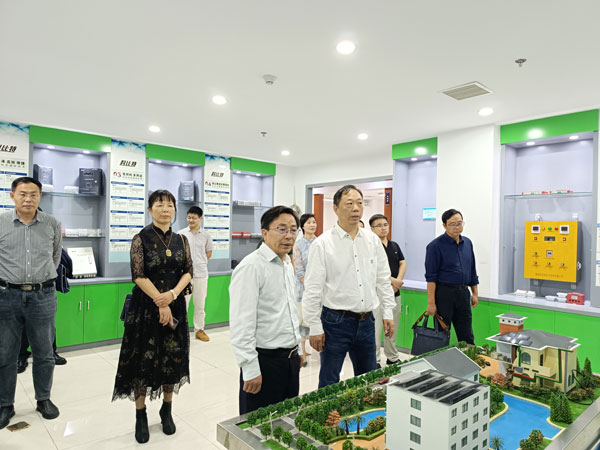 湖南省政协副主席、民建湖南省委会主委赖明勇莅临新利在线走访调研